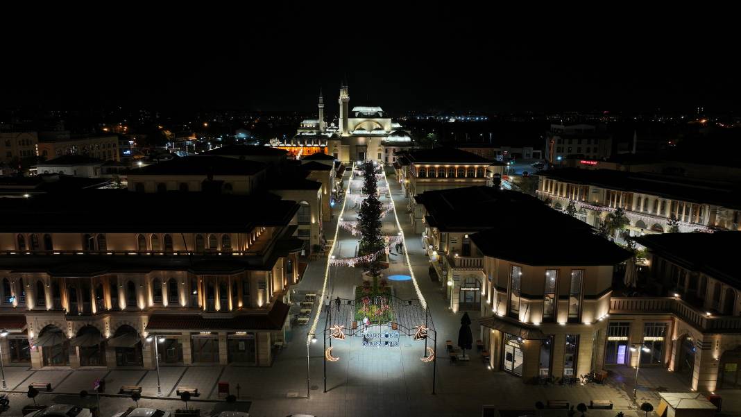 Konya bayrama hazır! Tarihi sokaklar yeniden ışıl ışıl 6